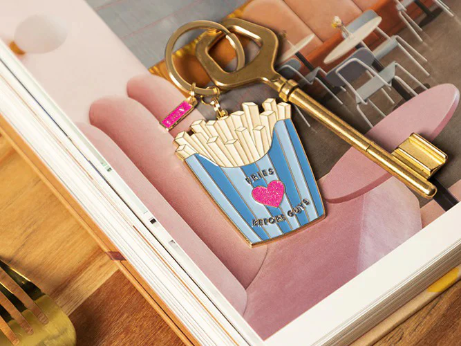 Porte-clés en émail - Fries Before Guys - ATWS – Image 3